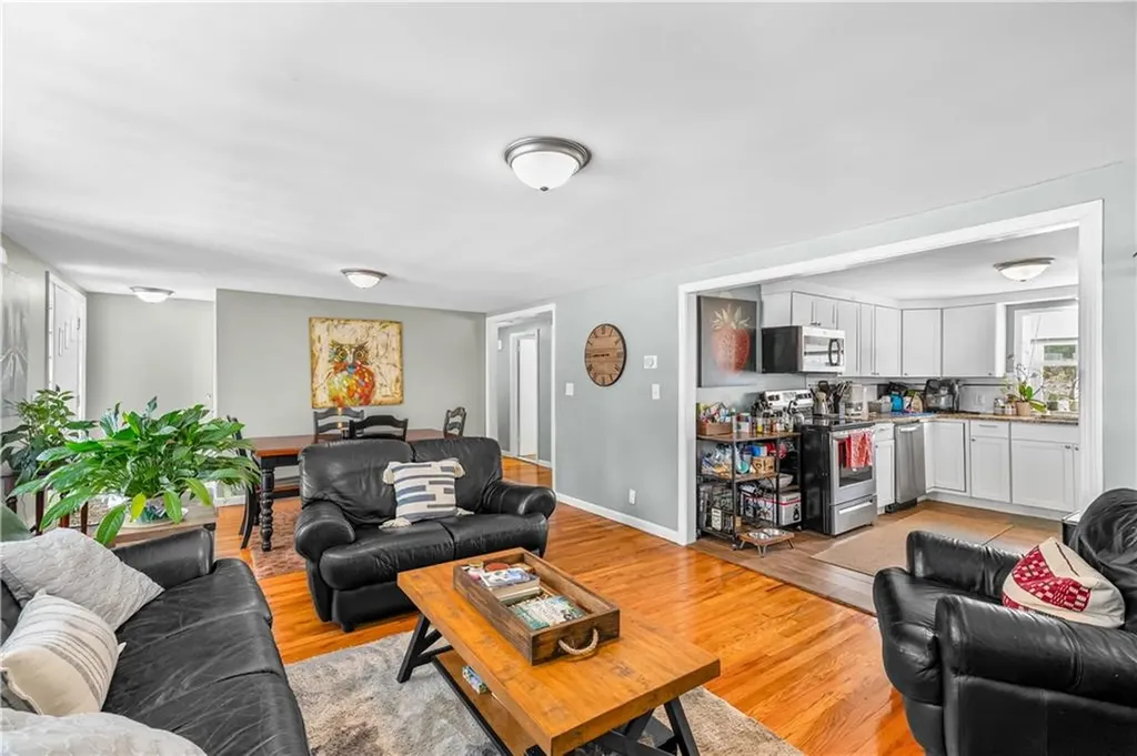 80 Twin Oak Drive Warwick RI 02889