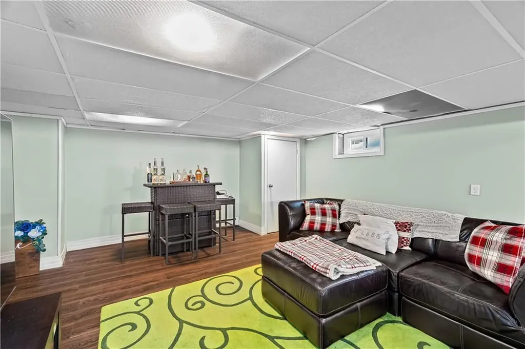 80 Twin Oak Drive Warwick RI 02889