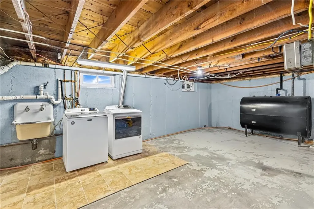 80 Twin Oak Drive Warwick RI 02889