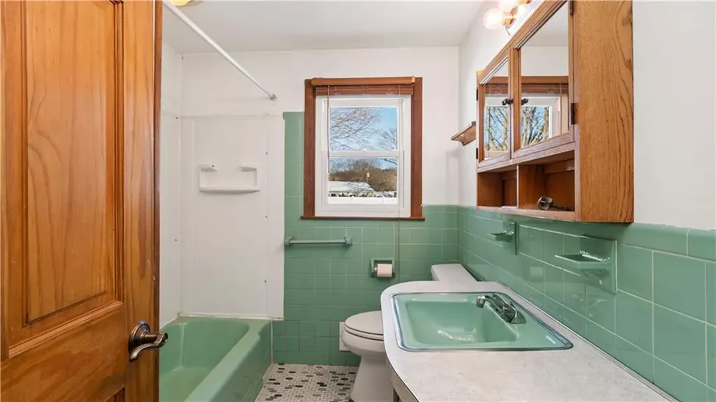 96 Moccasin Drive Warwick RI 02889