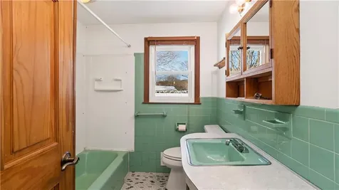 96 Moccasin Drive Warwick RI 02889