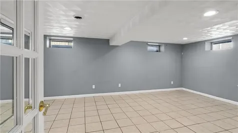 96 Moccasin Drive Warwick RI 02889