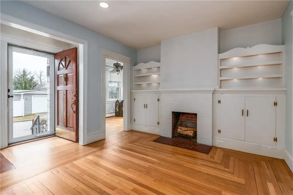 41 Berwick Lane Cranston RI 02905