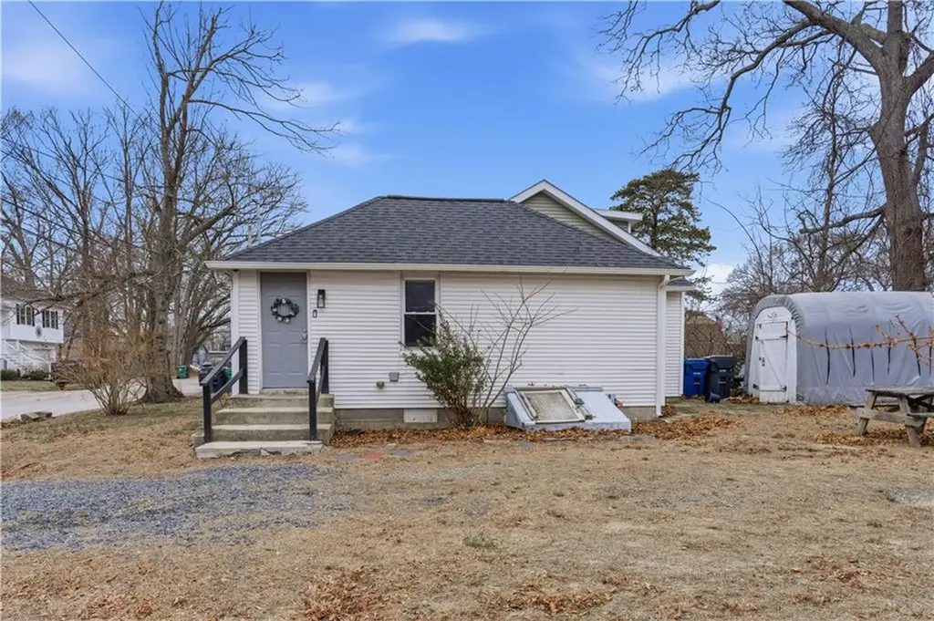 31 Oakhurst Avenue Warwick RI 02889