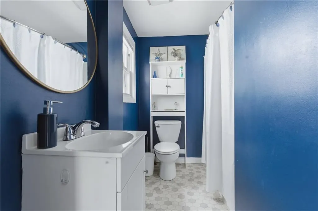 31 Oakhurst Avenue Warwick RI 02889