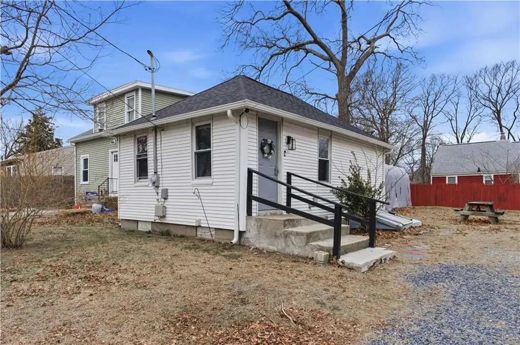 31 Oakhurst Avenue Warwick RI 02889