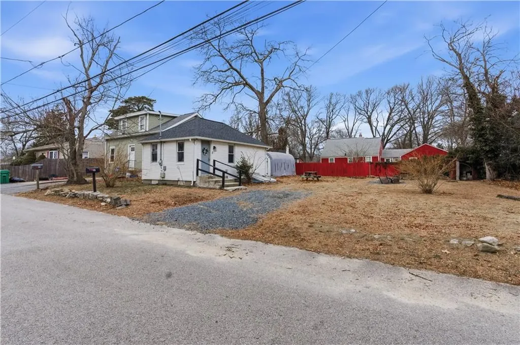 31 Oakhurst Avenue Warwick RI 02889
