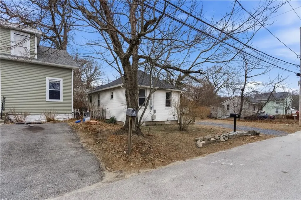 31 Oakhurst Avenue Warwick RI 02889