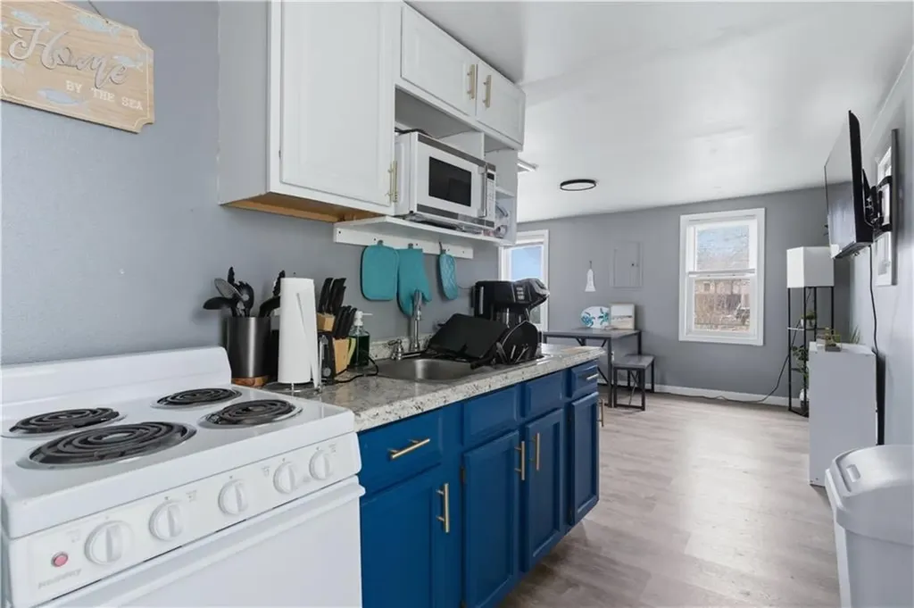 31 Oakhurst Avenue Warwick RI 02889