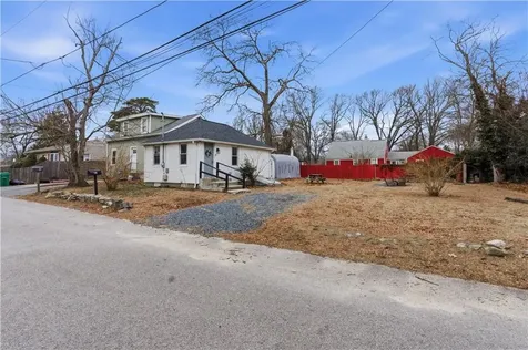 31 Oakhurst Avenue Warwick RI 02889