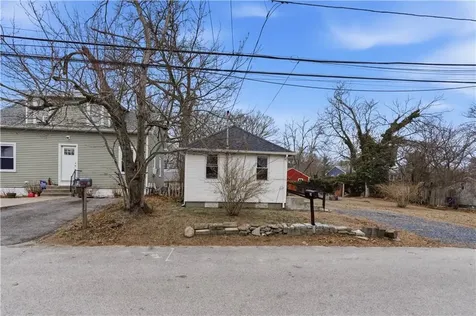 31 Oakhurst Avenue Warwick RI 02889