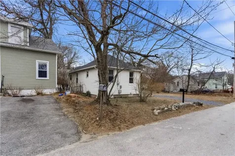 31 Oakhurst Avenue Warwick RI 02889