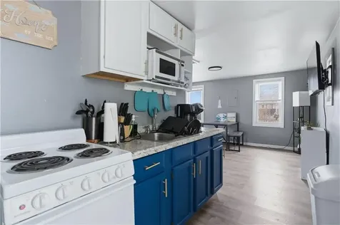 31 Oakhurst Avenue Warwick RI 02889