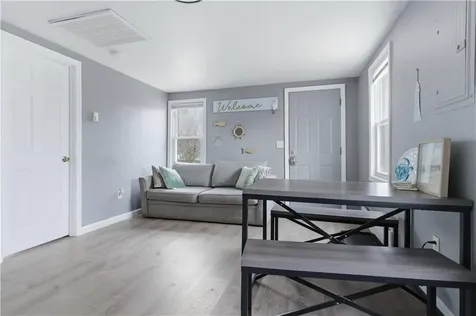 31 Oakhurst Avenue Warwick RI 02889