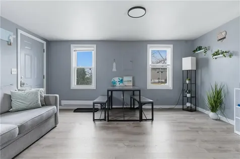 31 Oakhurst Avenue Warwick RI 02889