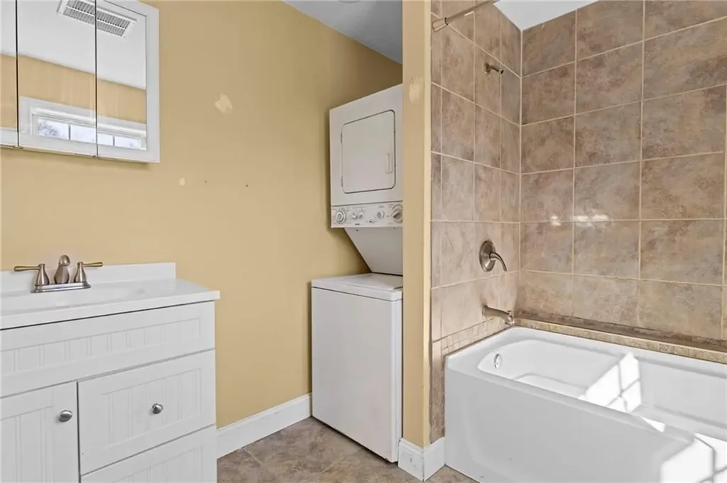 444 Pequot Avenue Warwick RI 02889