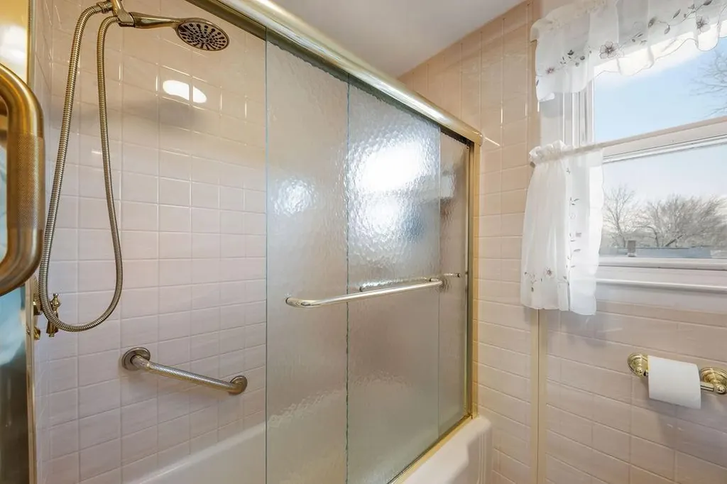 173 Weeden Drive Warwick RI 02818