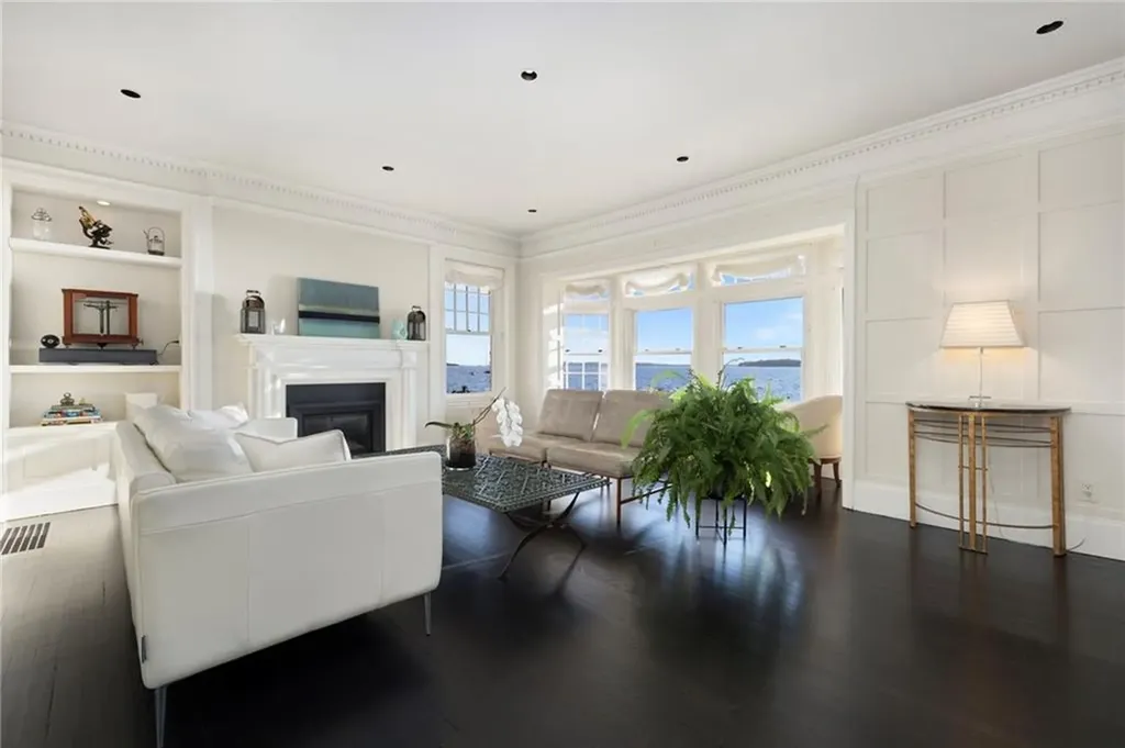 221 Hope Street Bristol RI 02809