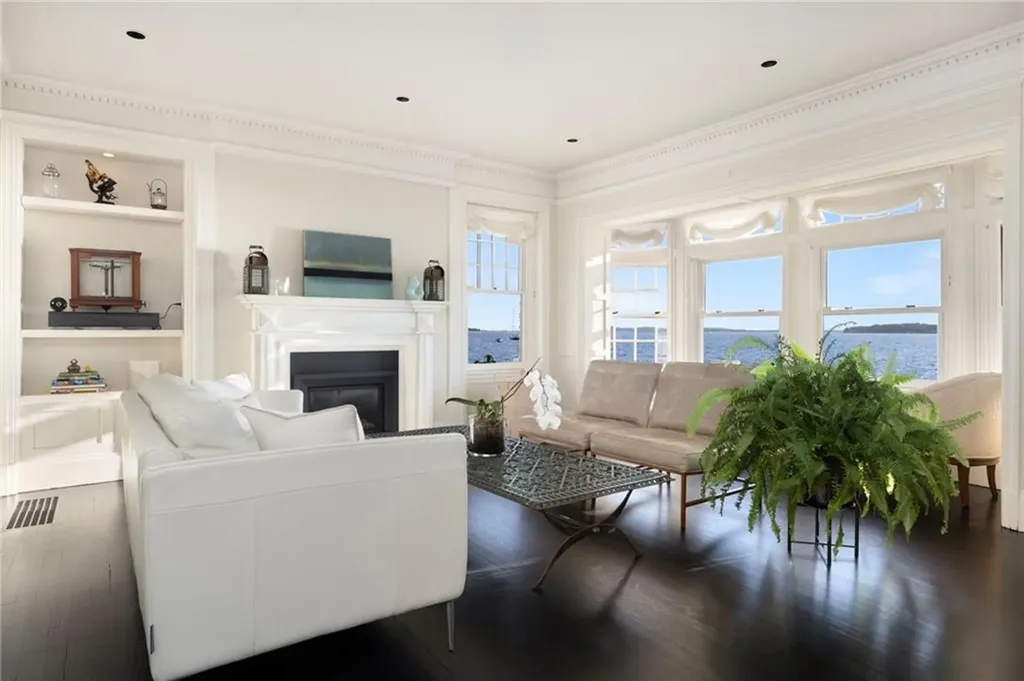 221 Hope Street Bristol RI 02809
