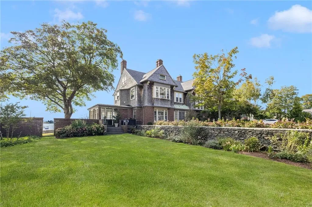 221 Hope Street Bristol RI 02809