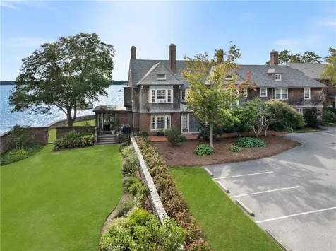 221 Hope Street Bristol RI 02809
