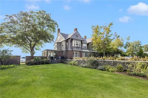 221 Hope Street Bristol RI 02809