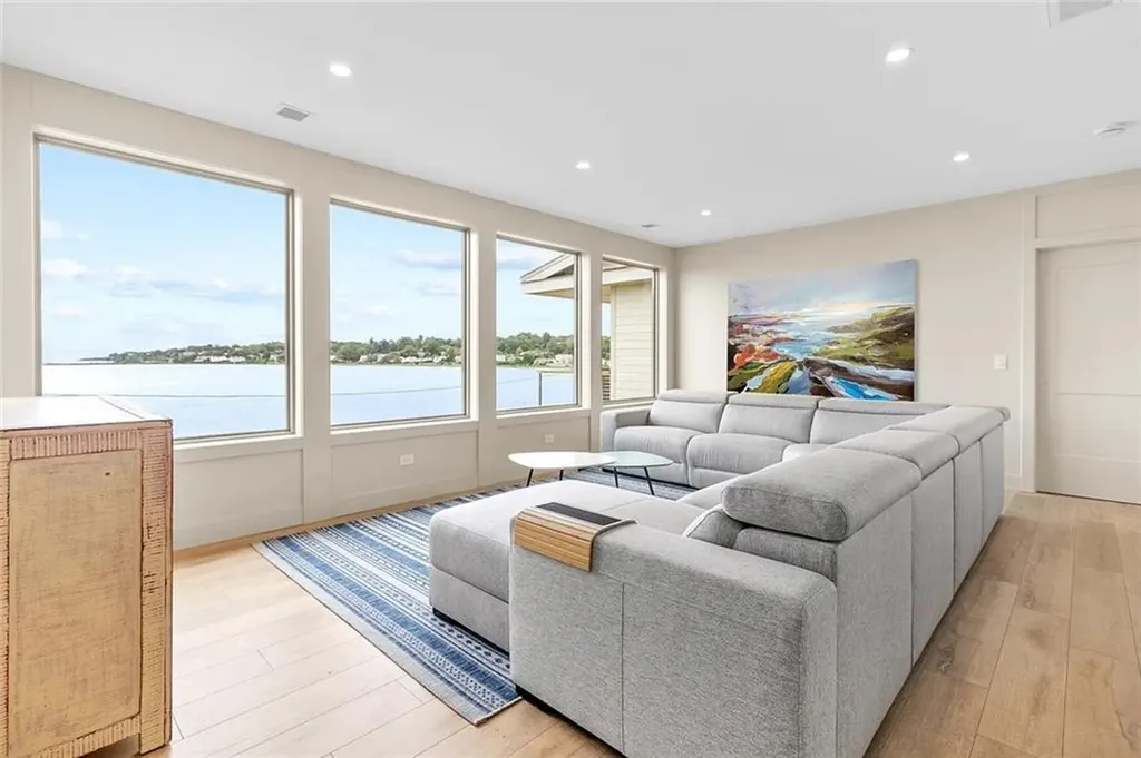 82 Ellery Road Newport RI 02840