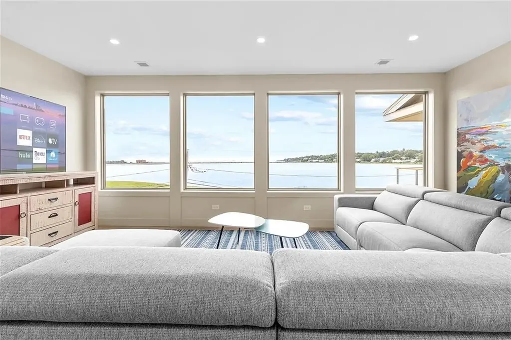 82 Ellery Road Newport RI 02840