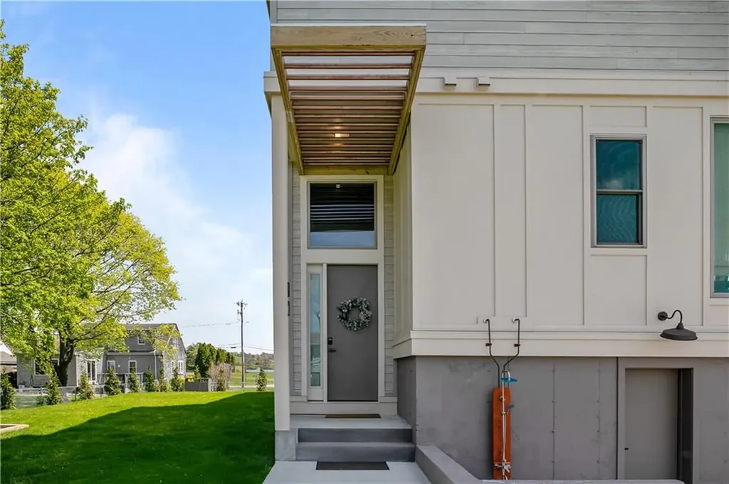 82 Ellery Road Newport RI 02840