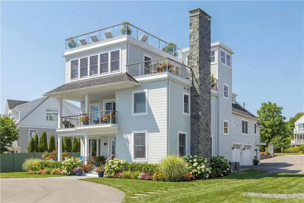 592 Tuckerman Avenue Middletown RI 02842