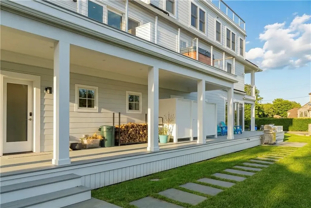 592 Tuckerman Avenue Middletown RI 02842