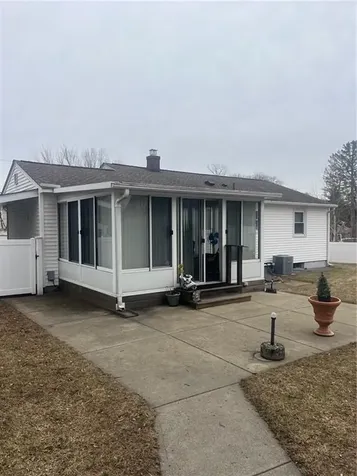 33 Van Buren Street Warwick RI 02888