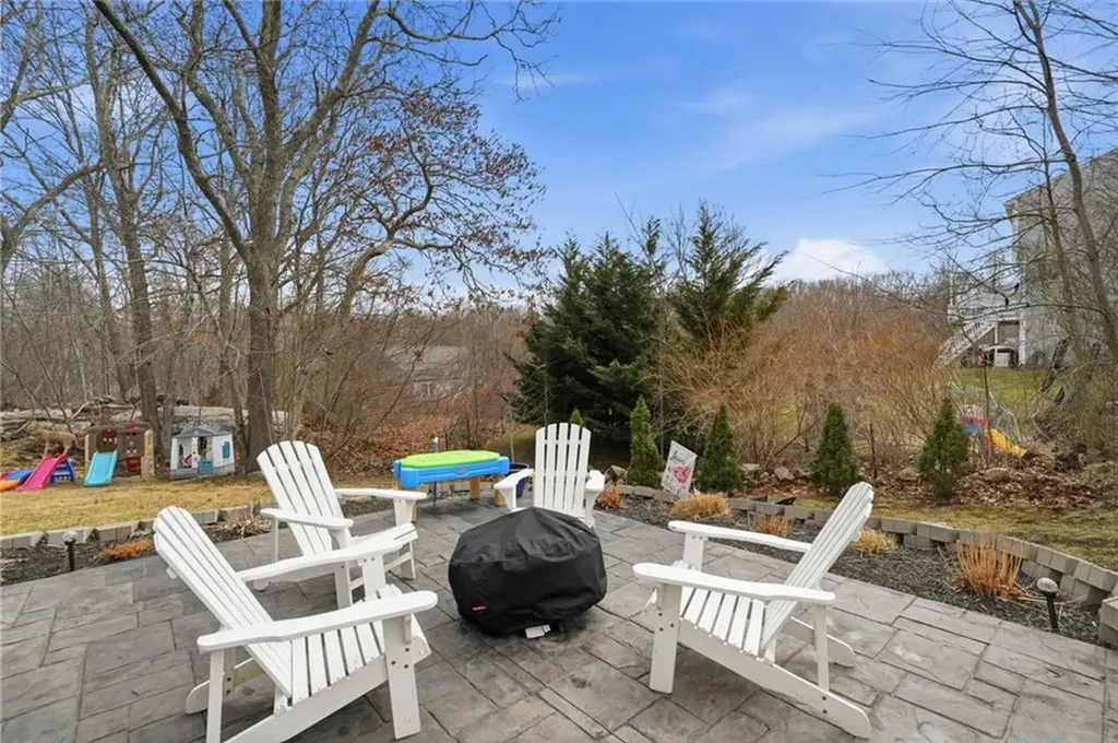 19 Fieldstone Way Westerly RI 02891