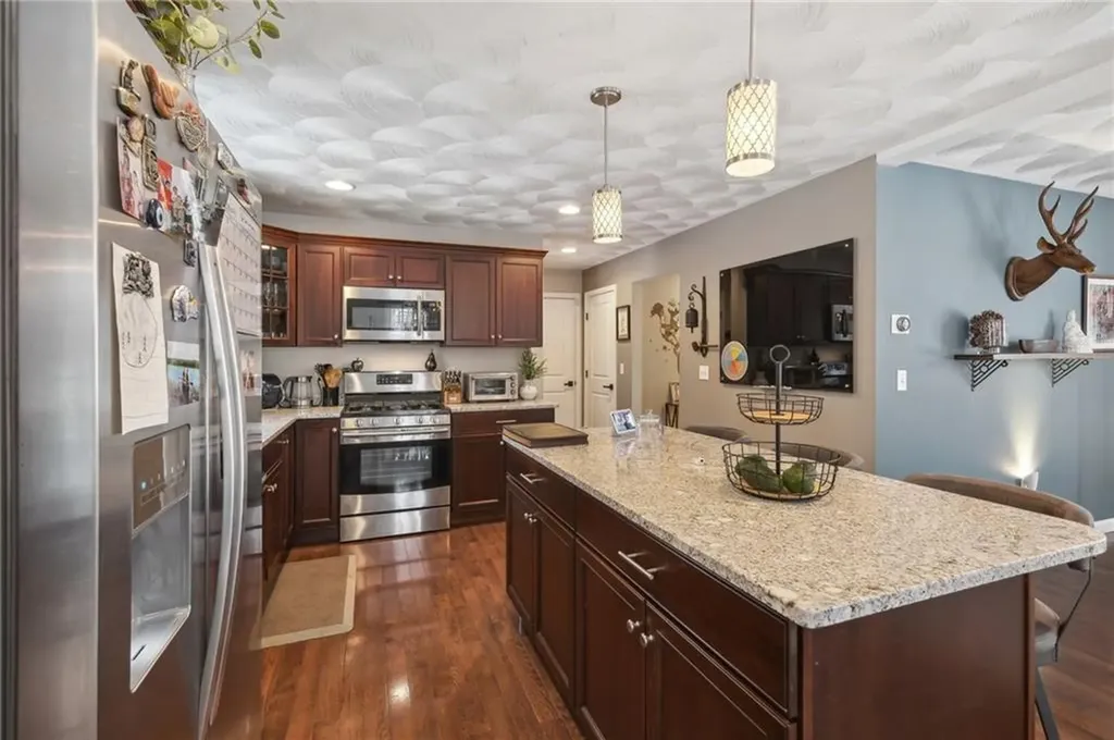 27 Rockcrest Lane Johnston RI 02919