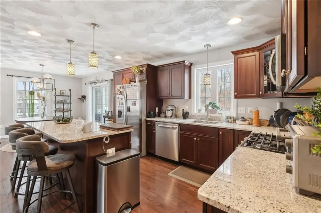 27 Rockcrest Lane Johnston RI 02919