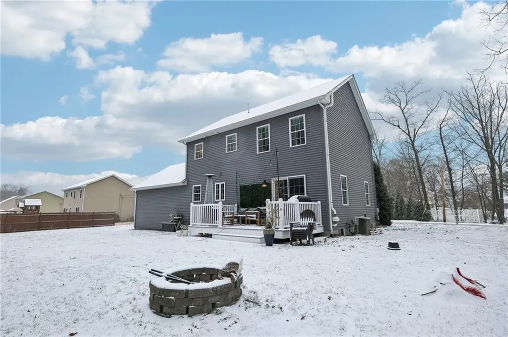 27 Rockcrest Lane Johnston RI 02919