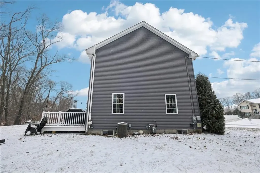 27 Rockcrest Lane Johnston RI 02919