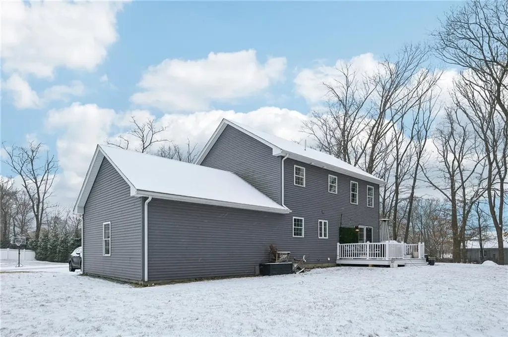 27 Rockcrest Lane Johnston RI 02919