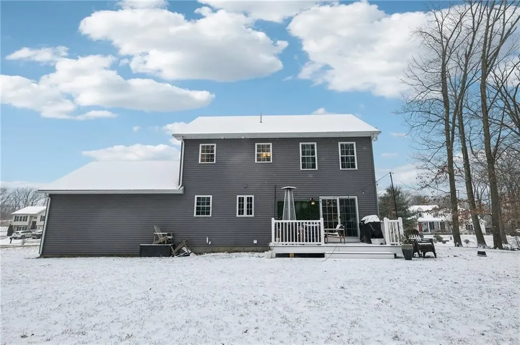 27 Rockcrest Lane Johnston RI 02919