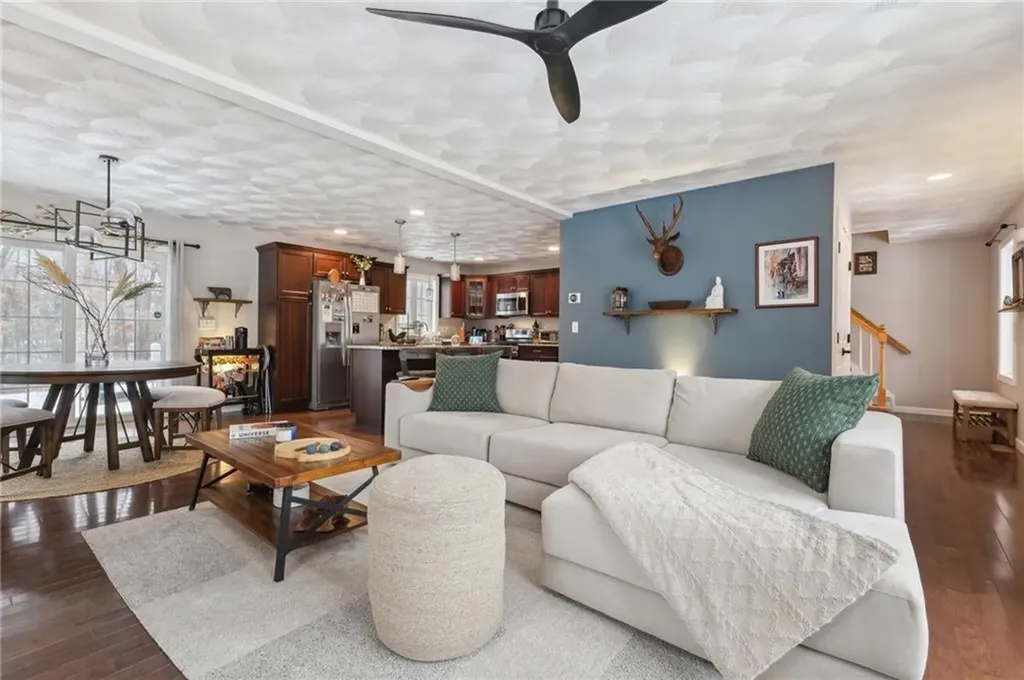 27 Rockcrest Lane Johnston RI 02919