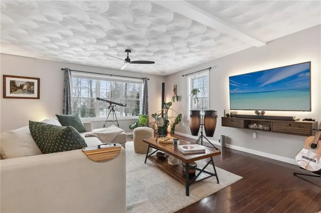 27 Rockcrest Lane Johnston RI 02919