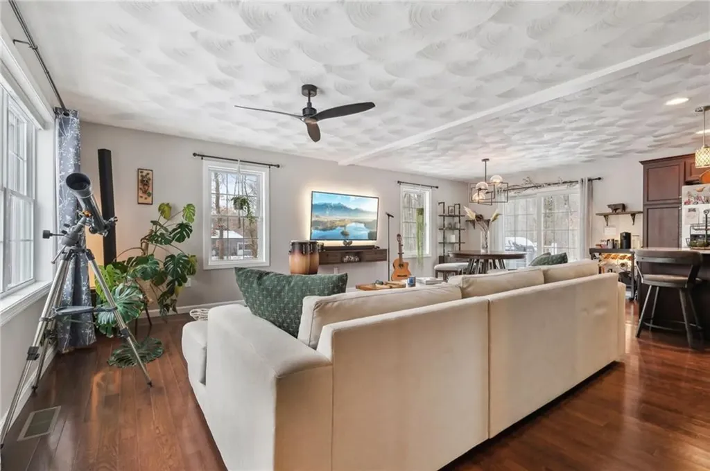 27 Rockcrest Lane Johnston RI 02919