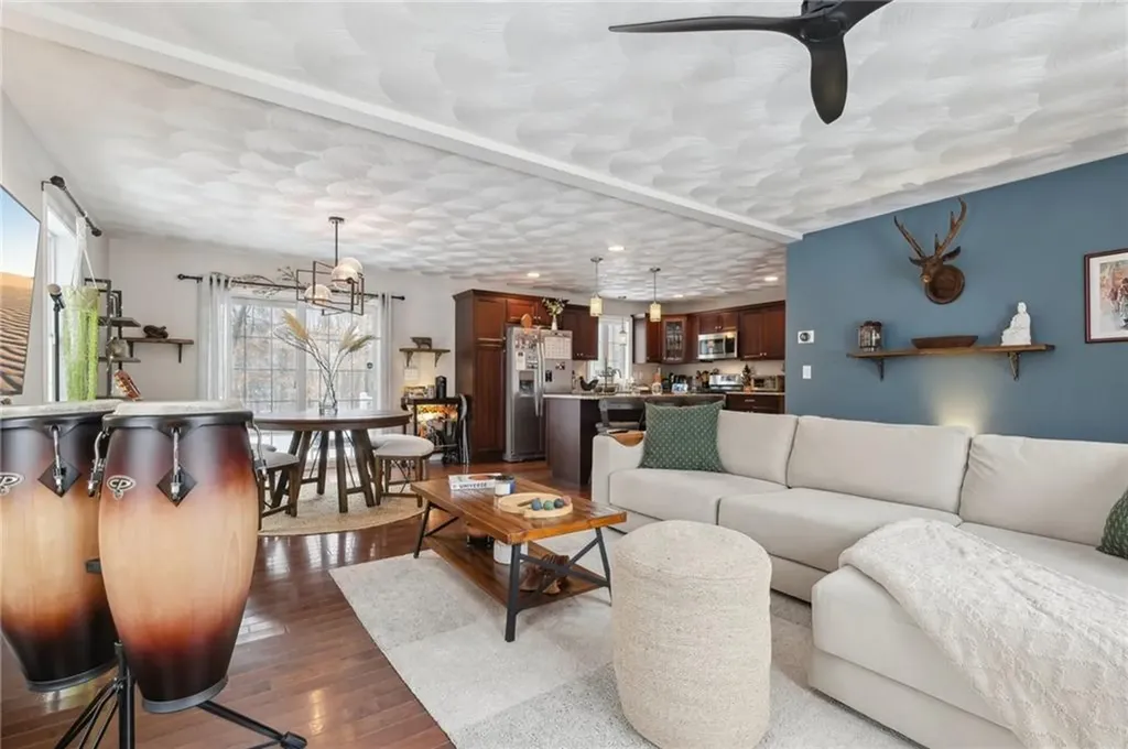 27 Rockcrest Lane Johnston RI 02919