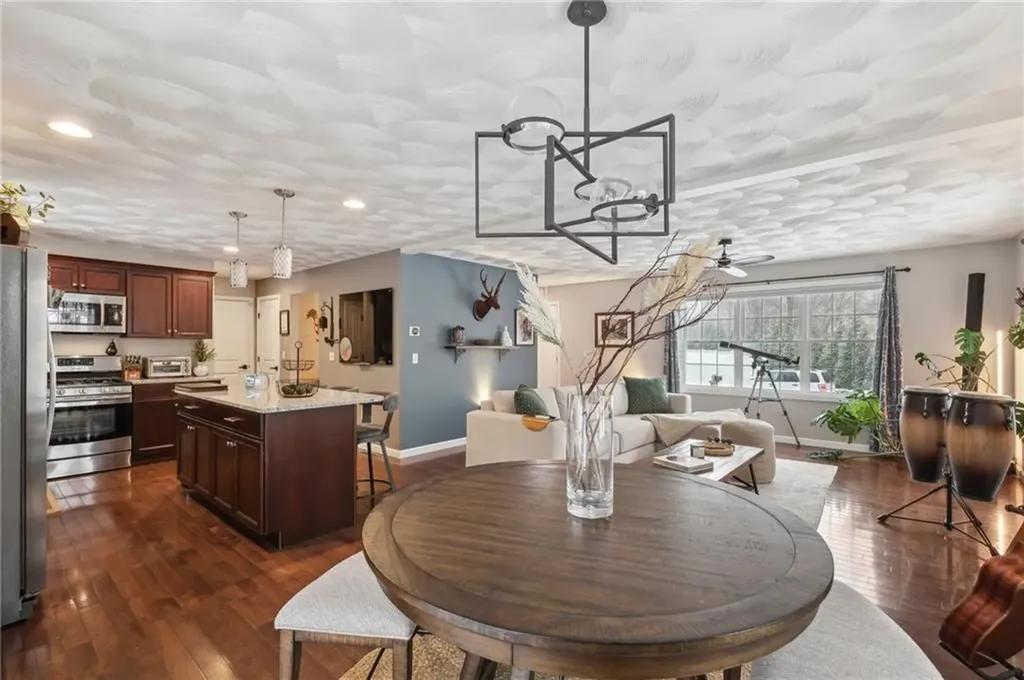 27 Rockcrest Lane Johnston RI 02919