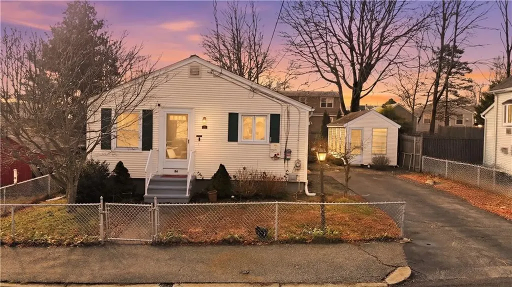 62 Hillcrest Avenue Pawtucket RI 02860