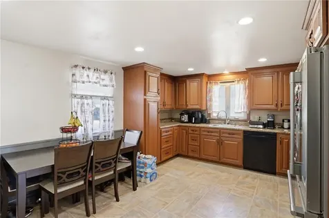 62 Hillcrest Avenue Pawtucket RI 02860