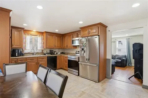 62 Hillcrest Avenue Pawtucket RI 02860