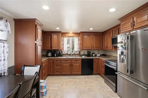 62 Hillcrest Avenue Pawtucket RI 02860