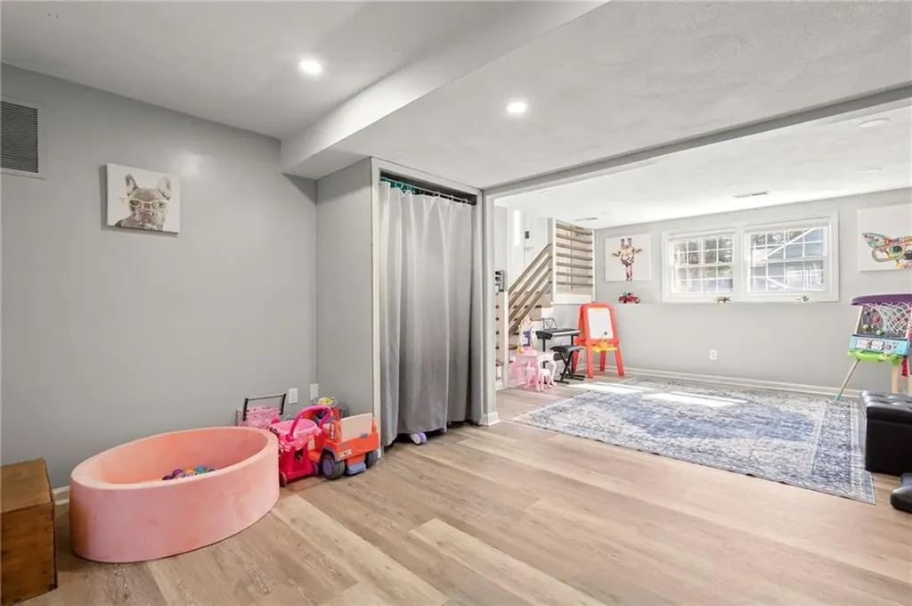 51 Cove Avenue Barrington RI 02806