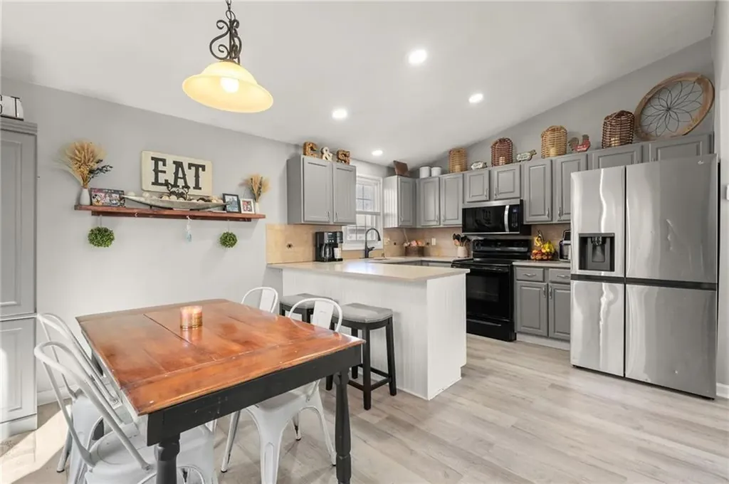 51 Cove Avenue Barrington RI 02806